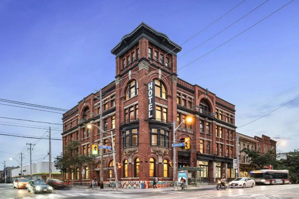 Gladstone Hotel